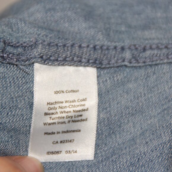 Talbots Denim Button Up Long Sleeve Shirt Size 6p Blue Pockets Collared - Picture 9 of 10